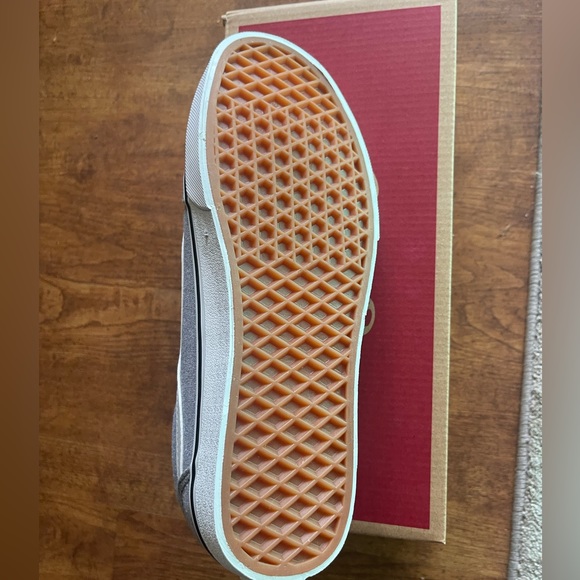 Brand new women’s Vans - Picture 3 of 5